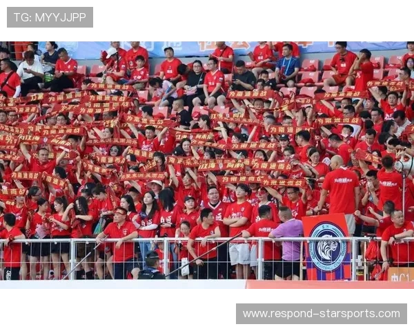 世界杯惊喜不断：年轻球员力挽狂澜引发球迷热议